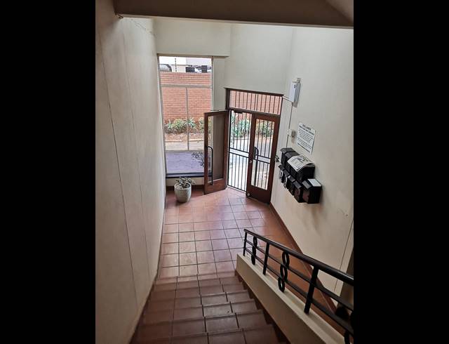 1 BEDROOM APARTMENT FOR SALE IN EMMARENTIA